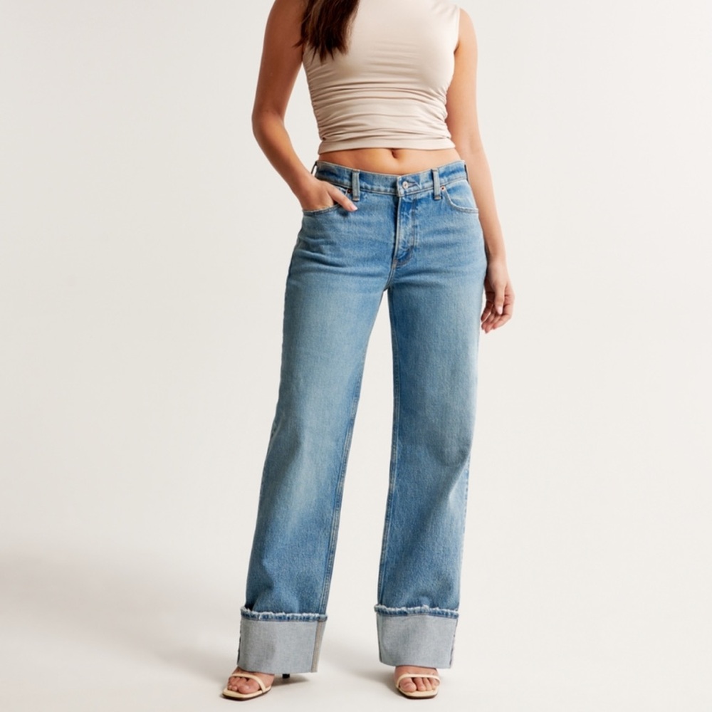 Abercrombie Curve Love Low Rise Baggy Jean with Cuff Hem in Size 28 Short